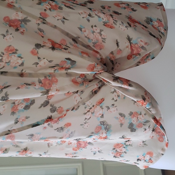 Sheer Floral Top - Picture 3 of 8